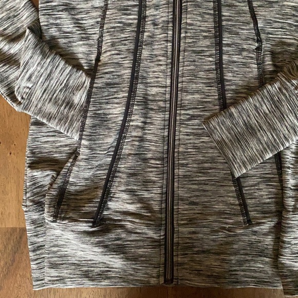 Hyba Hoodie - Picture 3 of 4